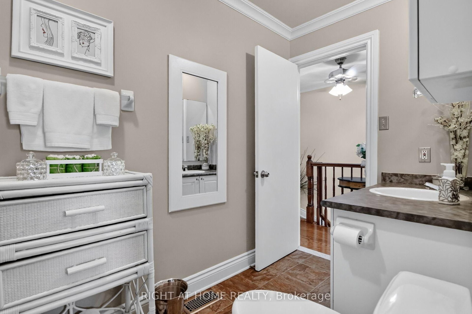 192 MONTEREY Drive • Ottawa, ON photo 19