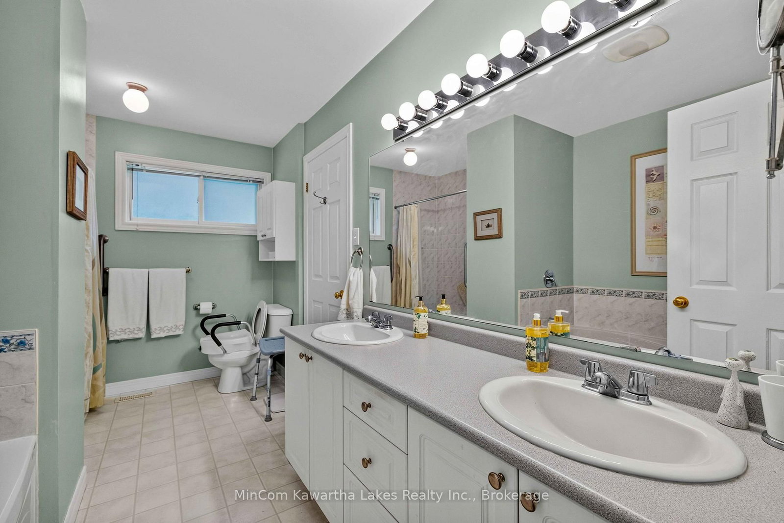1069 SILVERDALE Road • Peterborough, ON photo 16