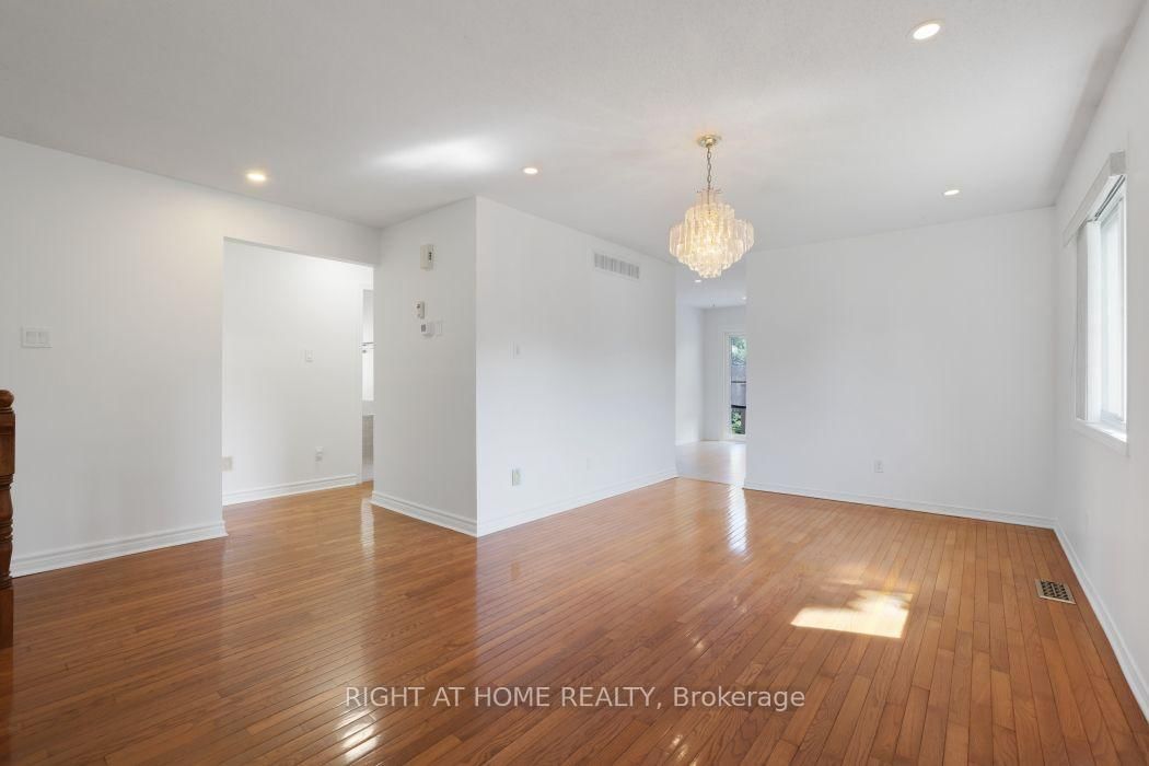 53 Yoho Drive • Kanata, ON photo 4