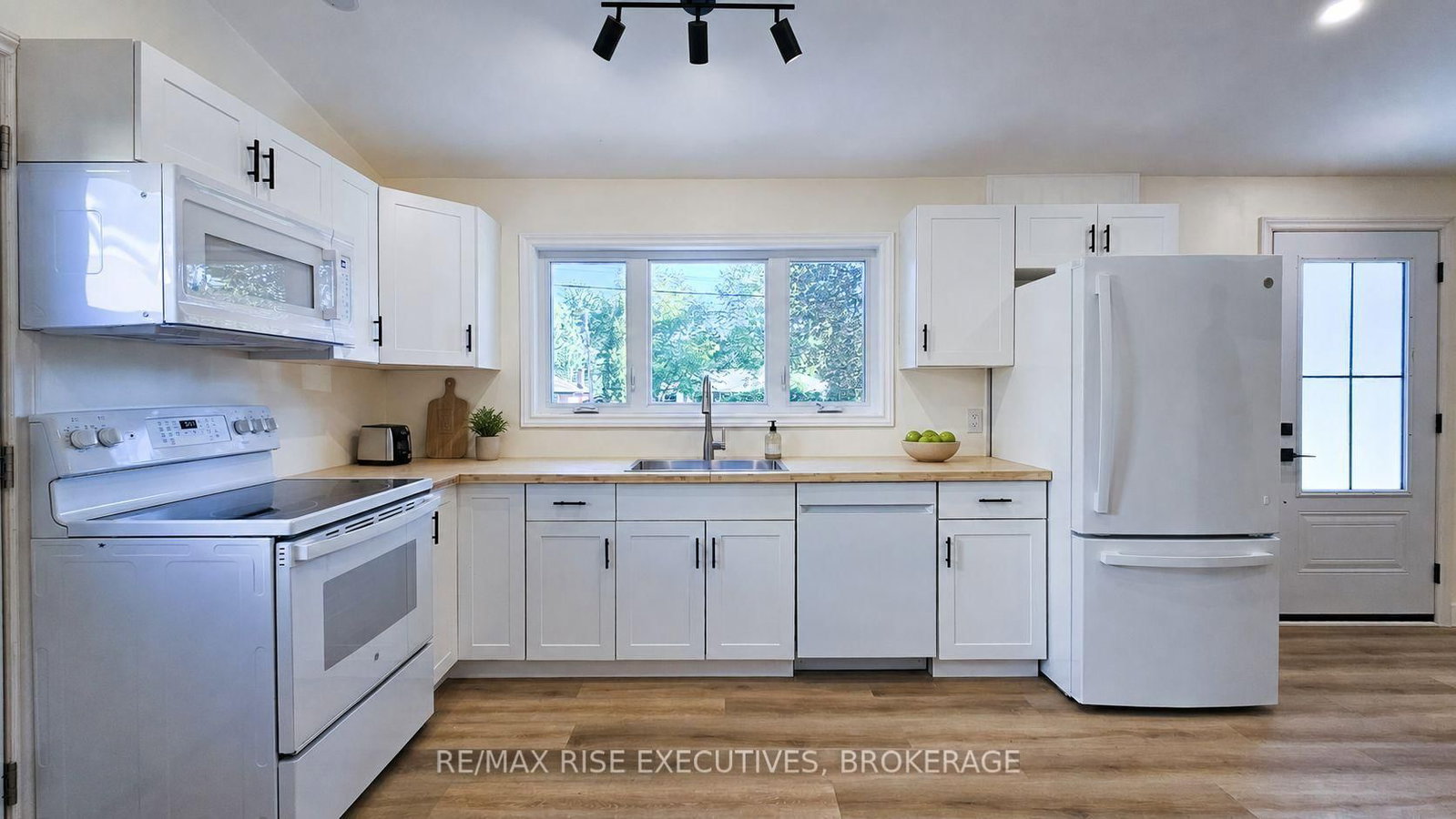 47 Henry Crescent • Loyalist, ON photo 11