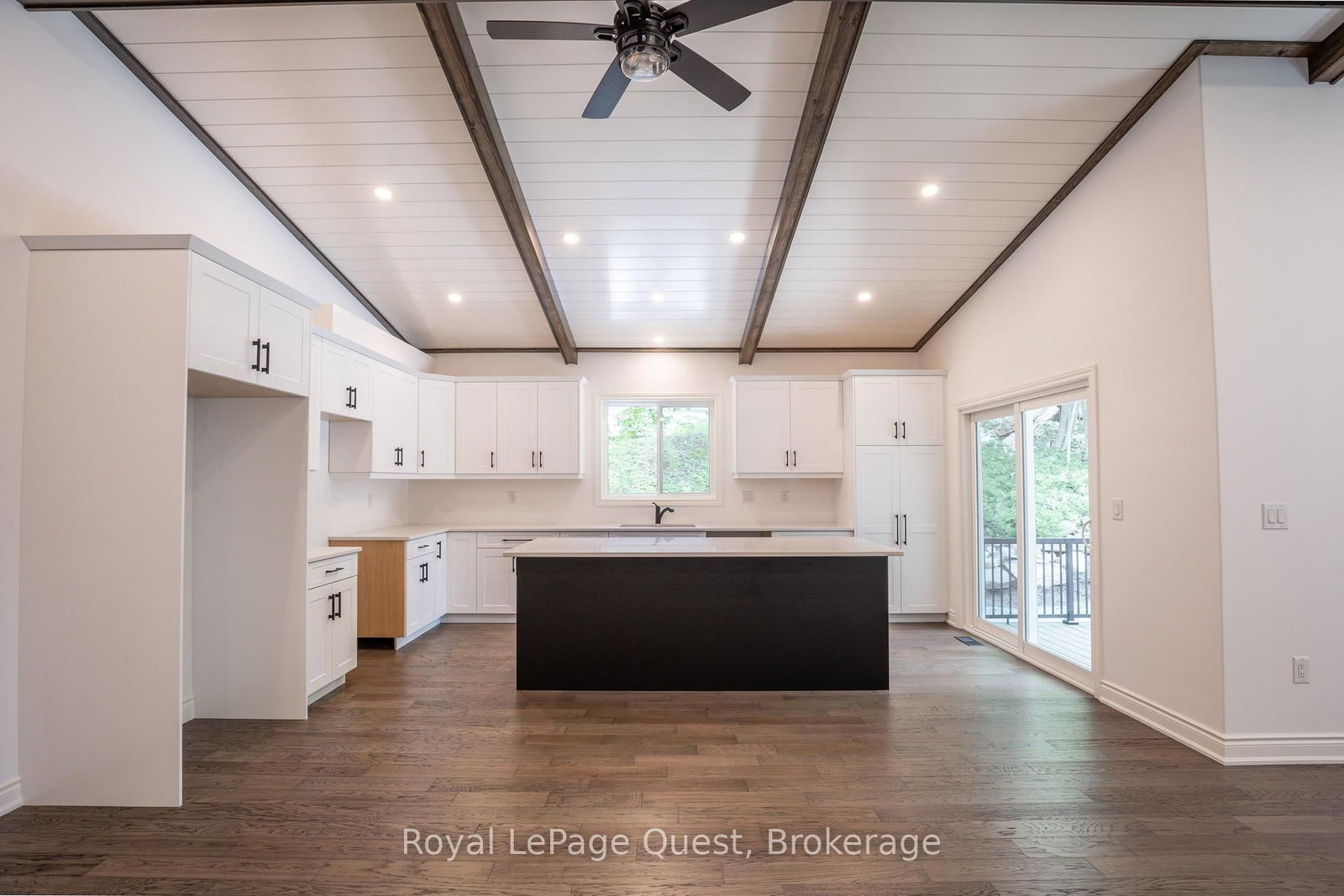 57 West Road W • Huntsville, ON photo 8