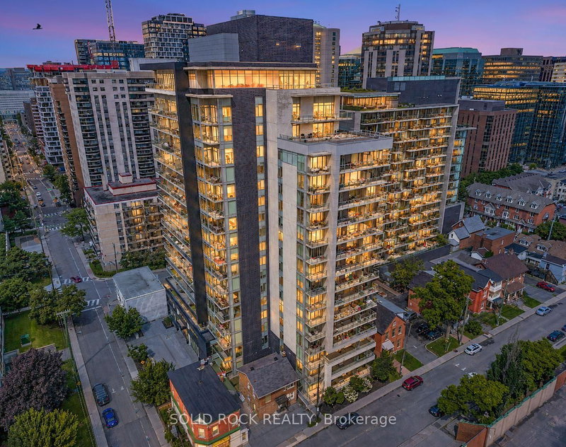 309 - 255 Bay Street