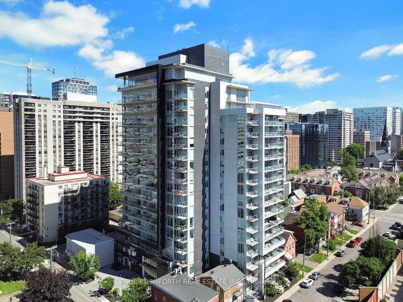 1310 - 255 Bay Street