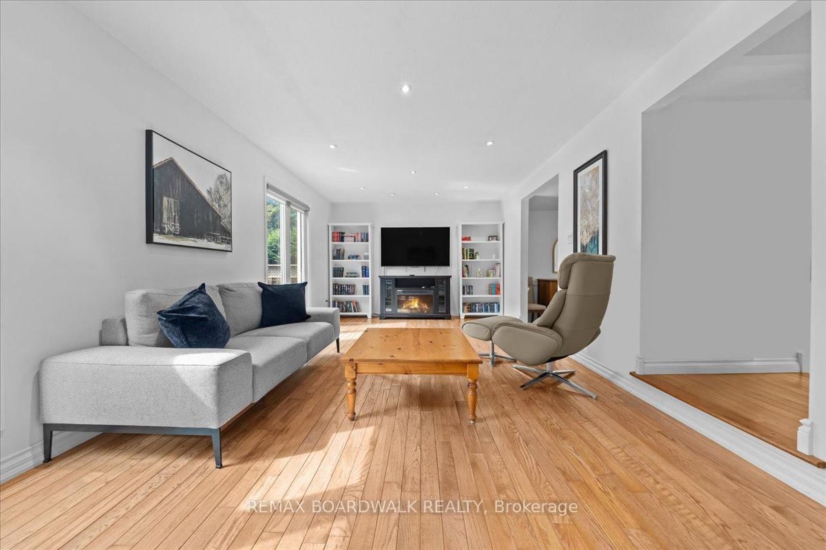 6584 Legault Street • Orleans, ON photo 16