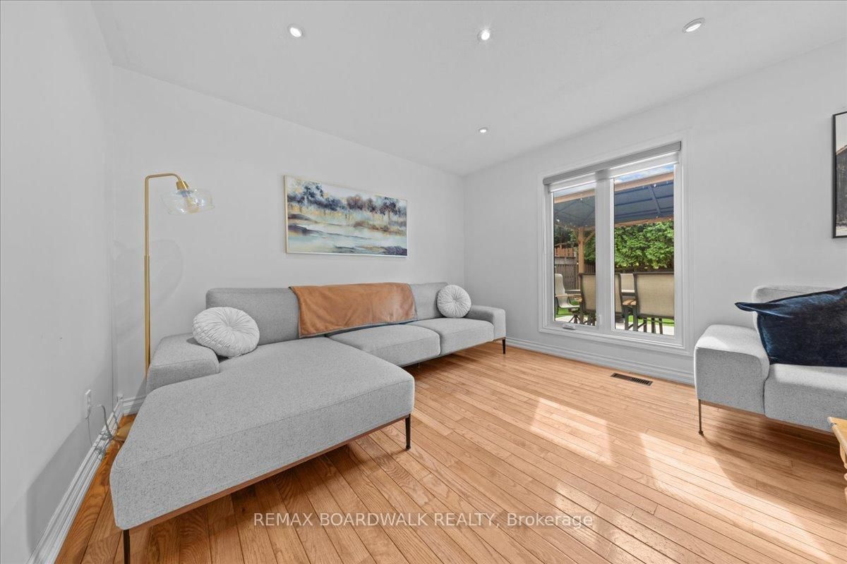 6584 Legault Street • Orleans, ON photo 17