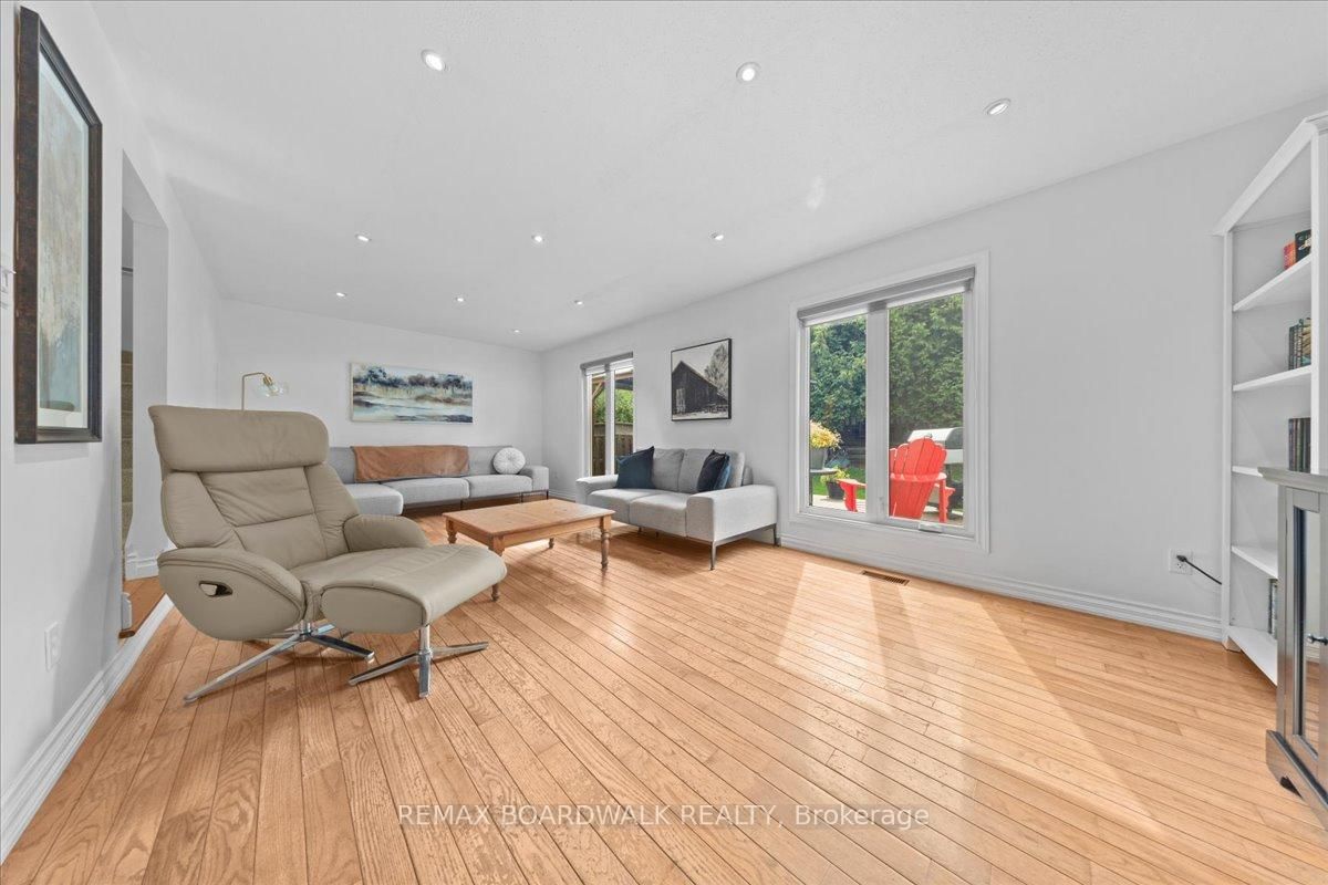 6584 Legault Street • Orleans, ON photo 18