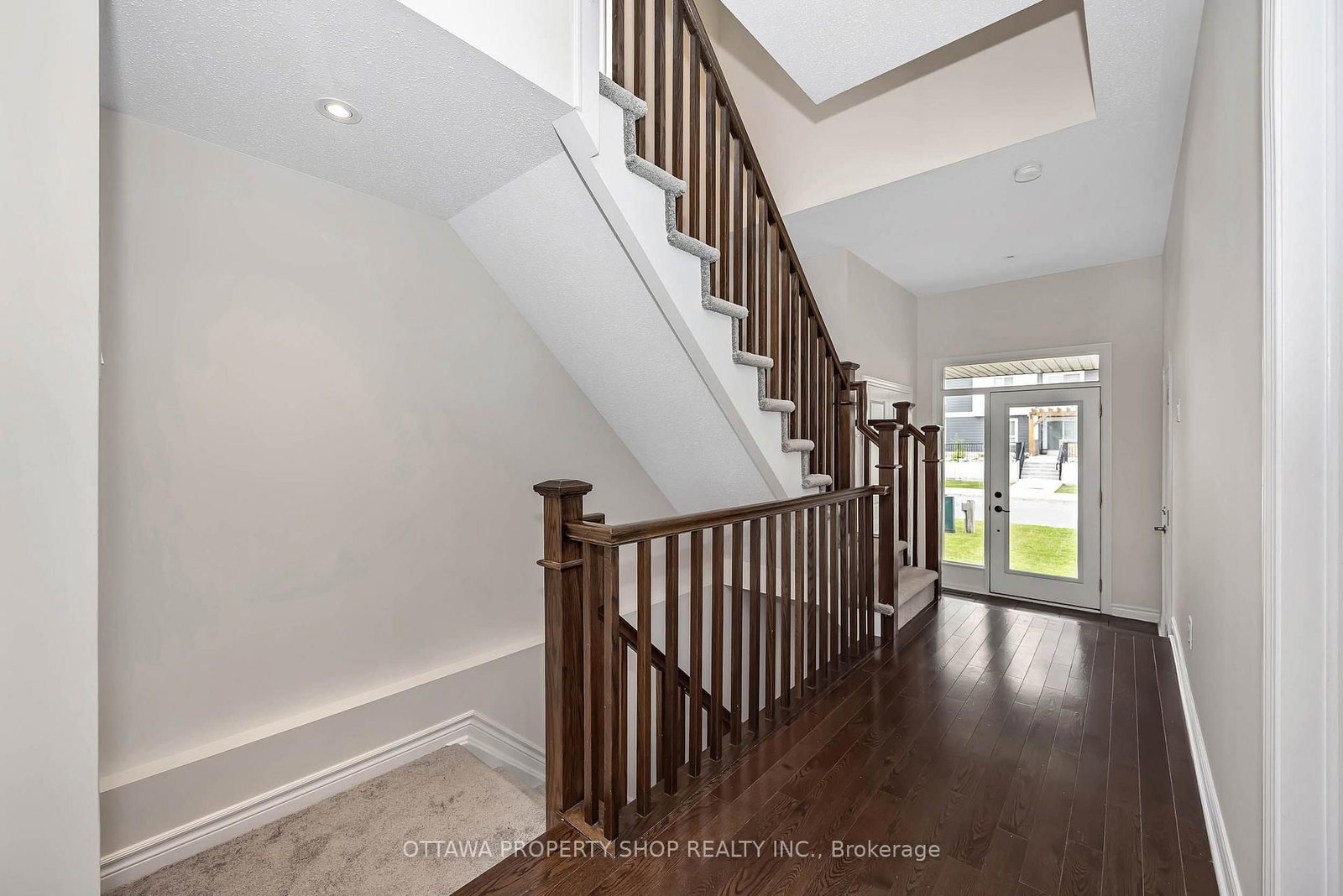 393 Livery Street • Stittsville, ON photo 9