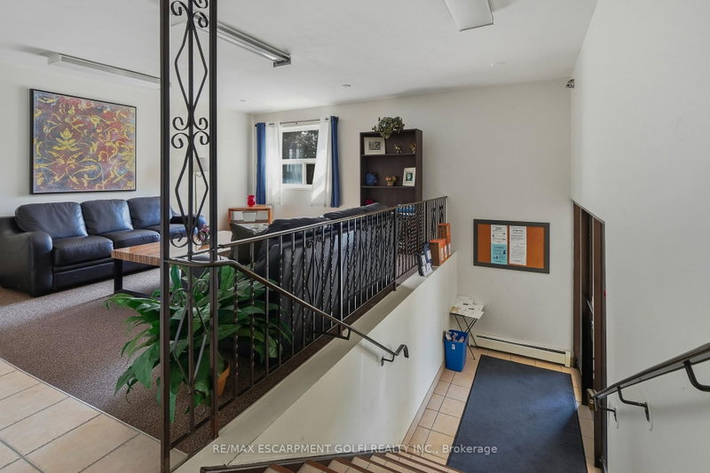 101 - 242 Oakdale Avenue