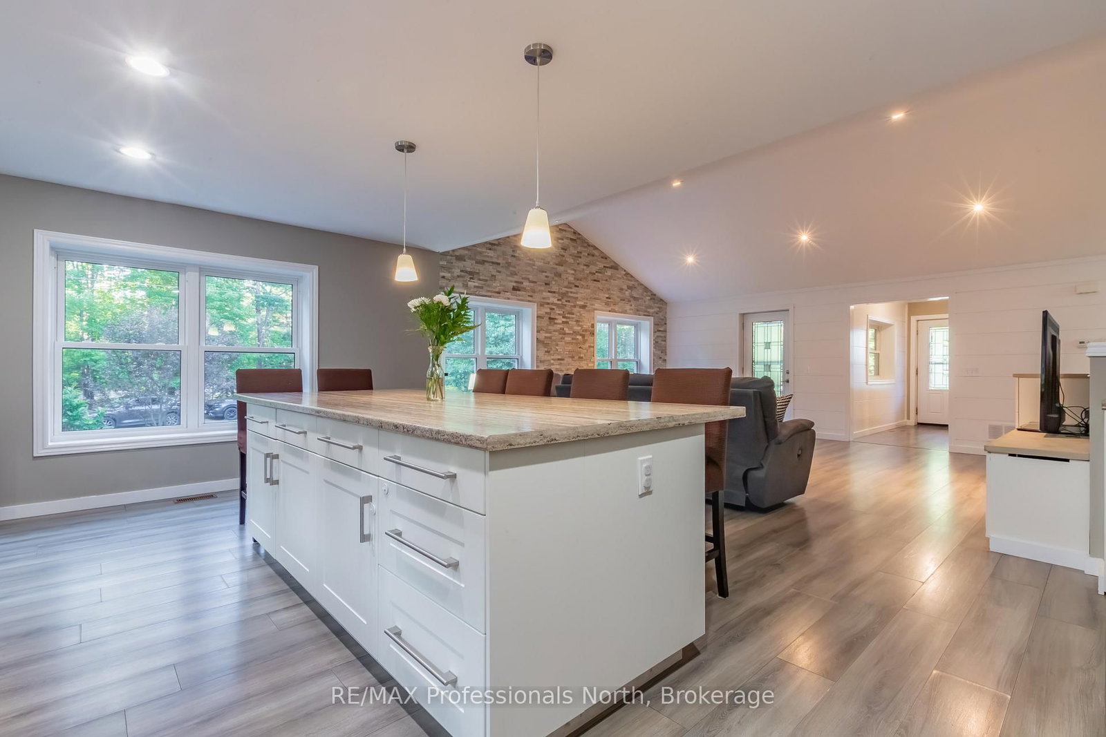 419 South Mary Lake Road • Huntsville, ON photo 18