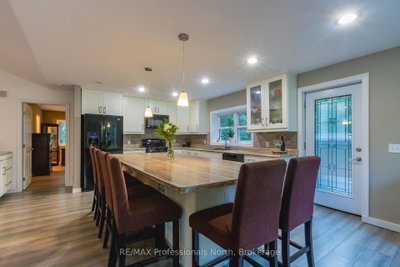 419 South Mary Lake Road • Huntsville, ON photo 5