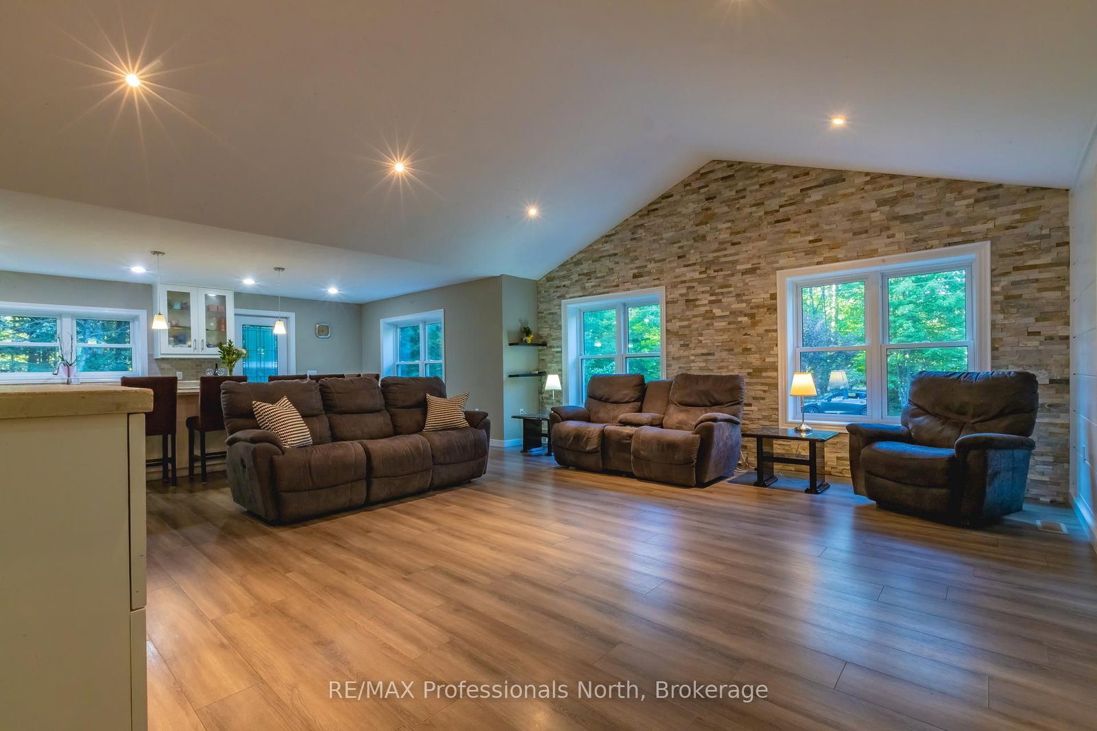 419 South Mary Lake Road • Huntsville, ON photo 6