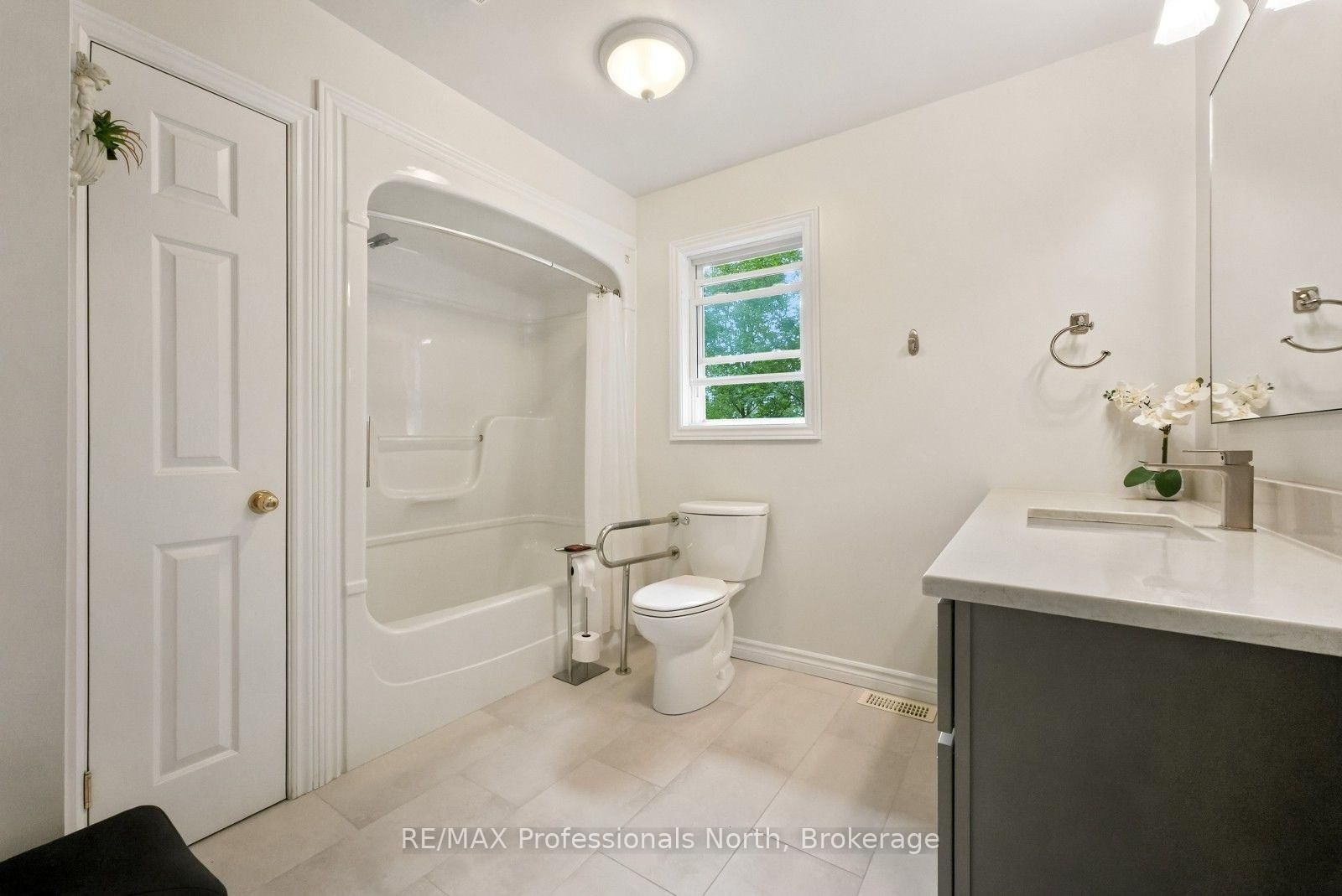 202 Sunnyside Street • Dysart et al, ON photo 13