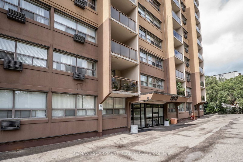 307 - 1950 Main Street W