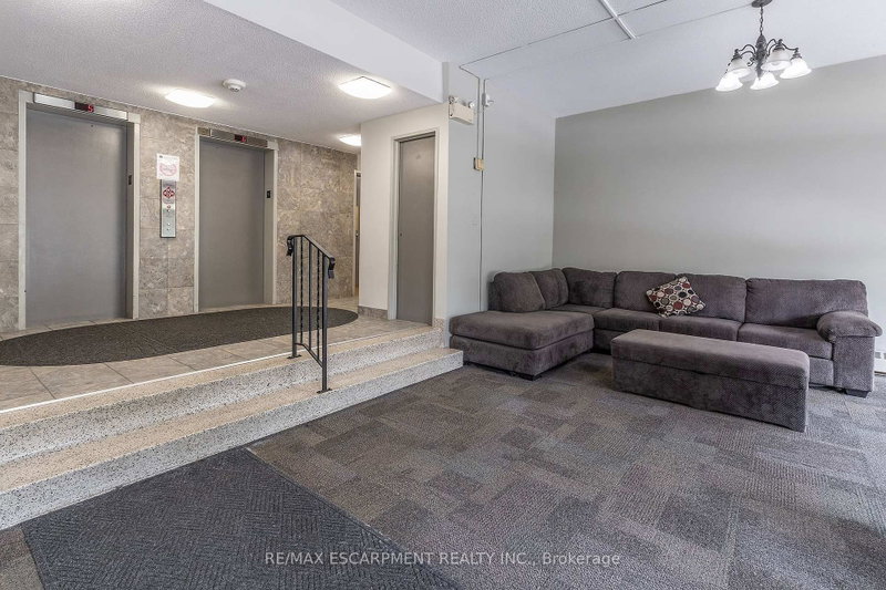 307 - 1950 Main Street W