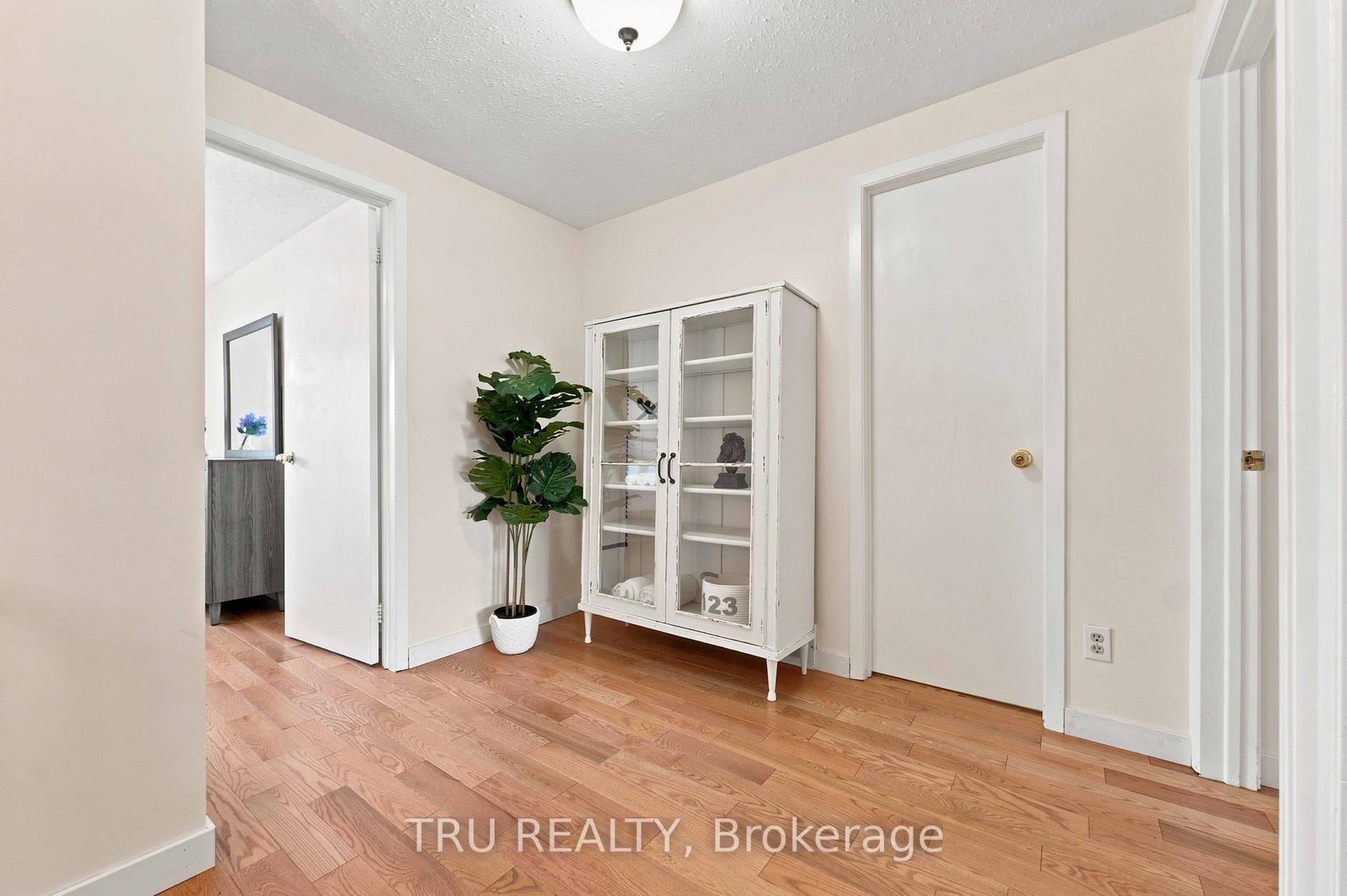 2154 Orient Park Drive • Ottawa, ON photo 25