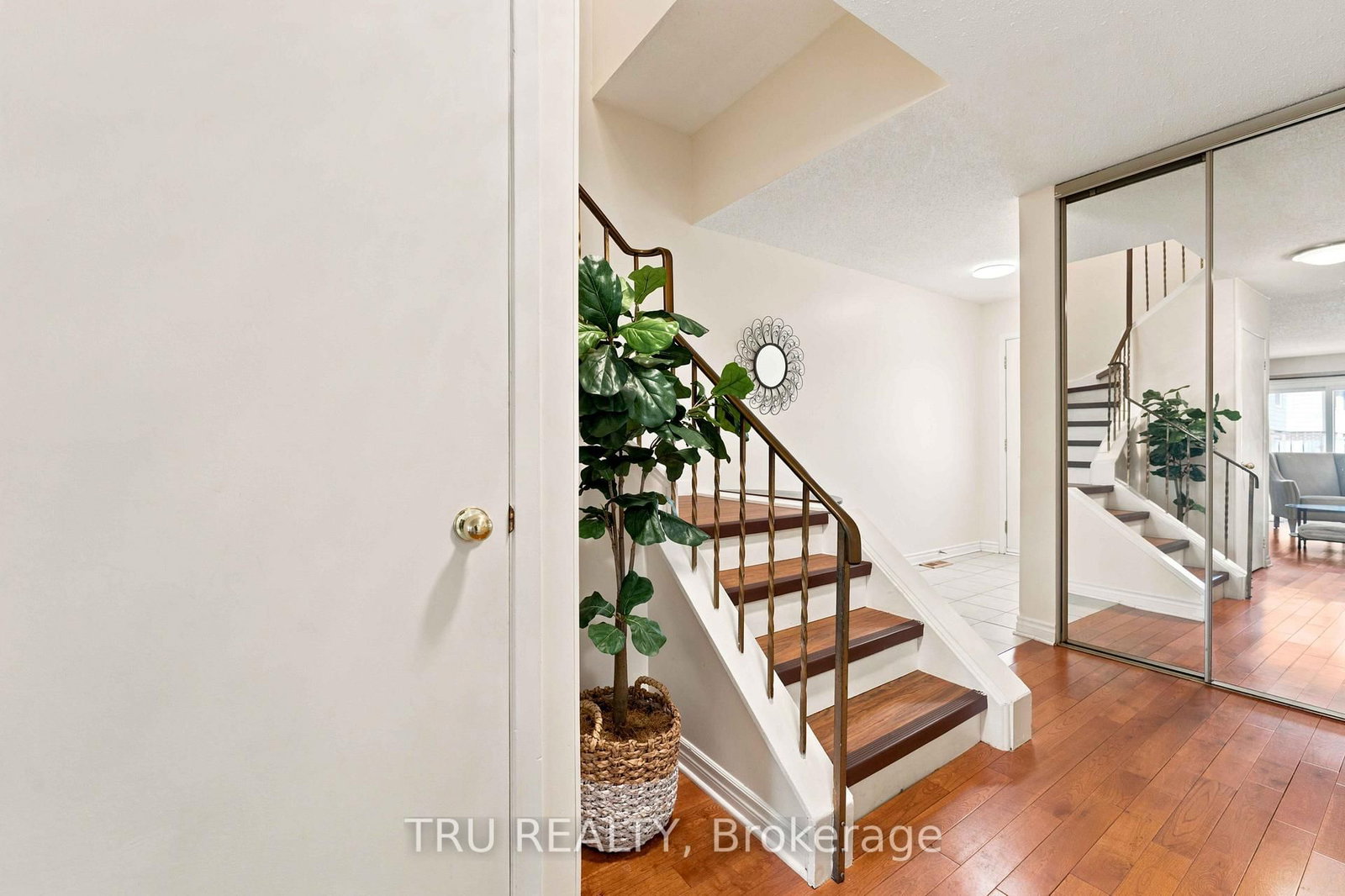 2154 Orient Park Drive • Ottawa, ON photo 4