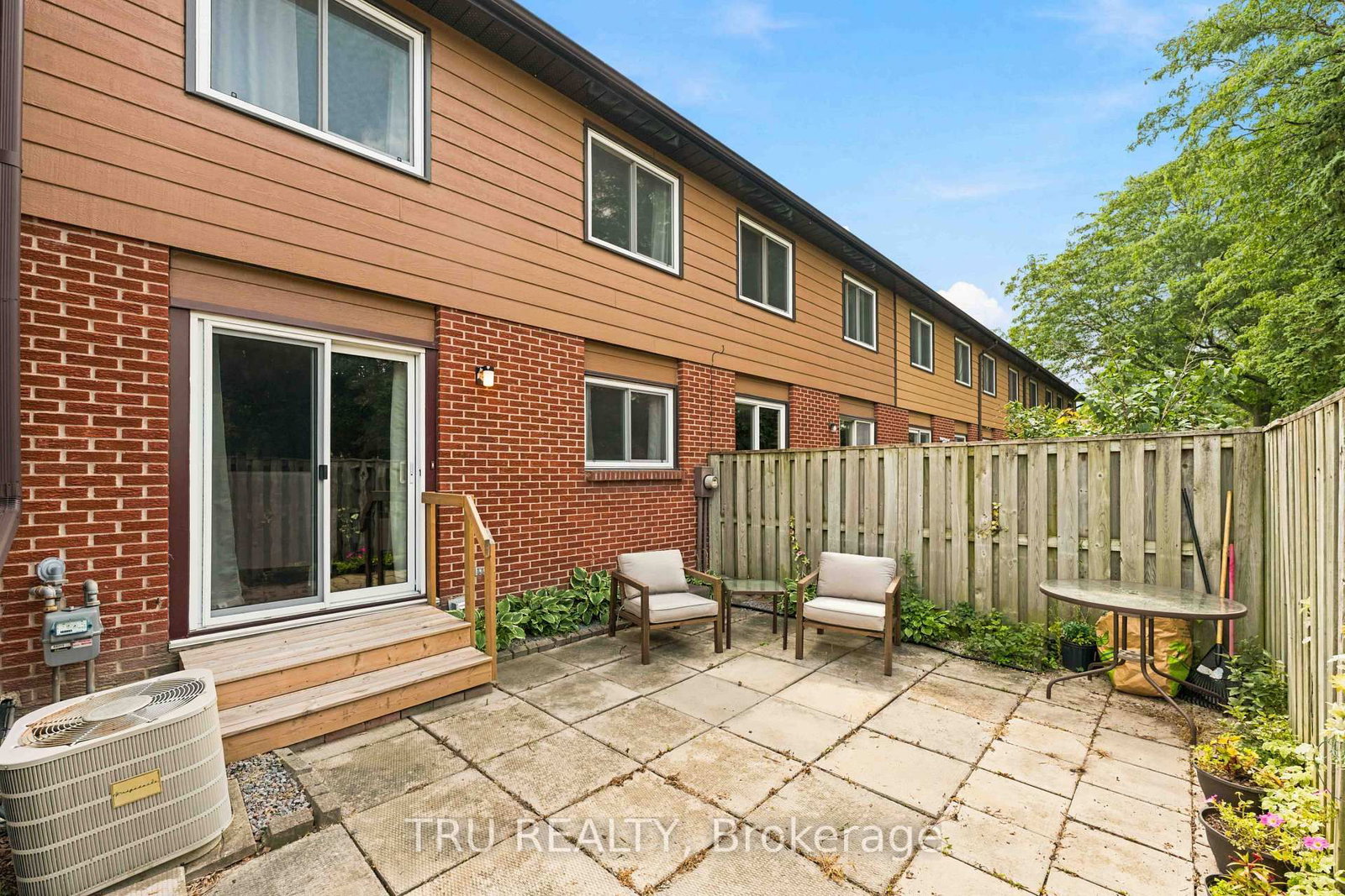 2154 Orient Park Drive • Ottawa, ON photo 43