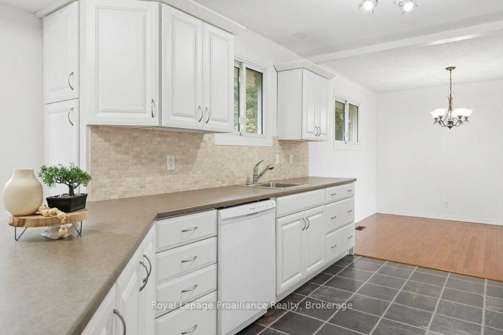8 Panter Circle • Belleville, ON photo 10