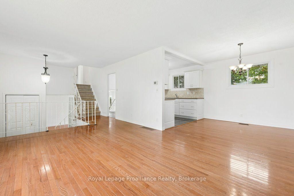 8 Panter Circle • Belleville, ON photo 11