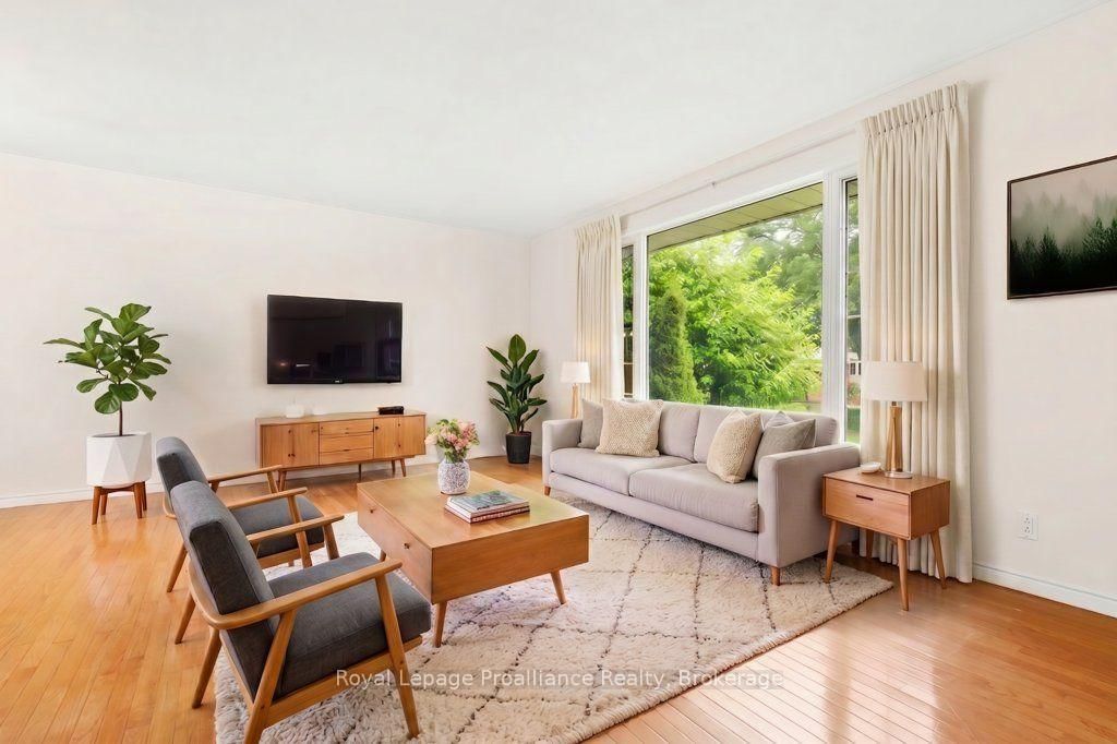 8 Panter Circle • Belleville, ON photo 13