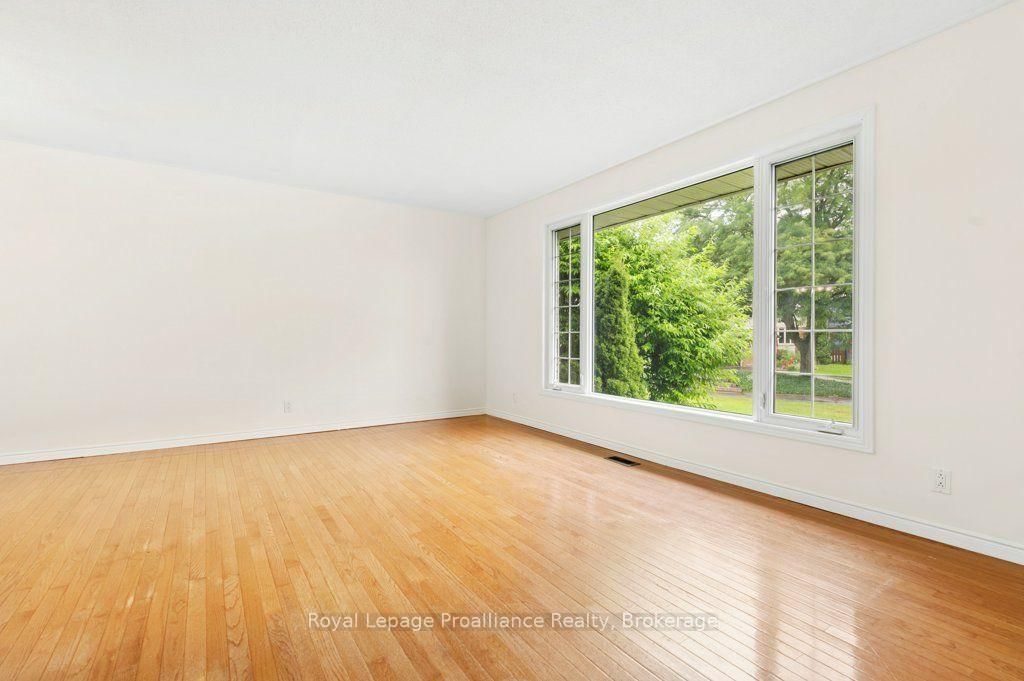 8 Panter Circle • Belleville, ON photo 14