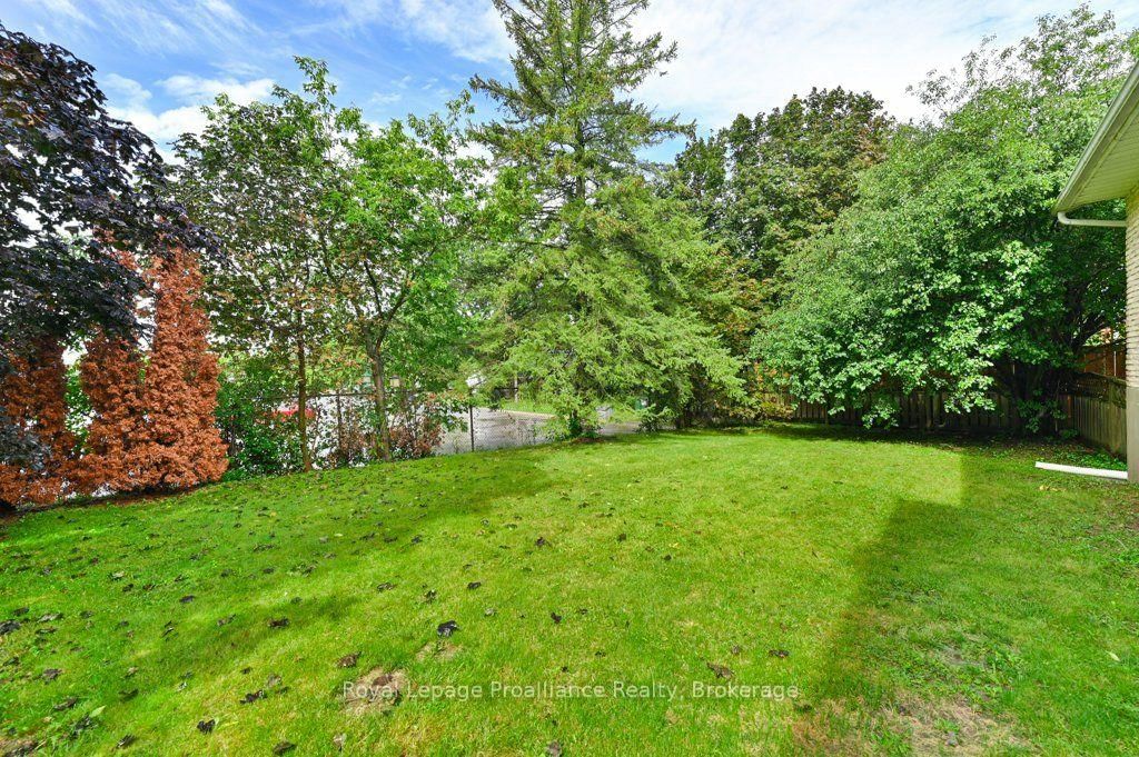 8 Panter Circle • Belleville, ON photo 34