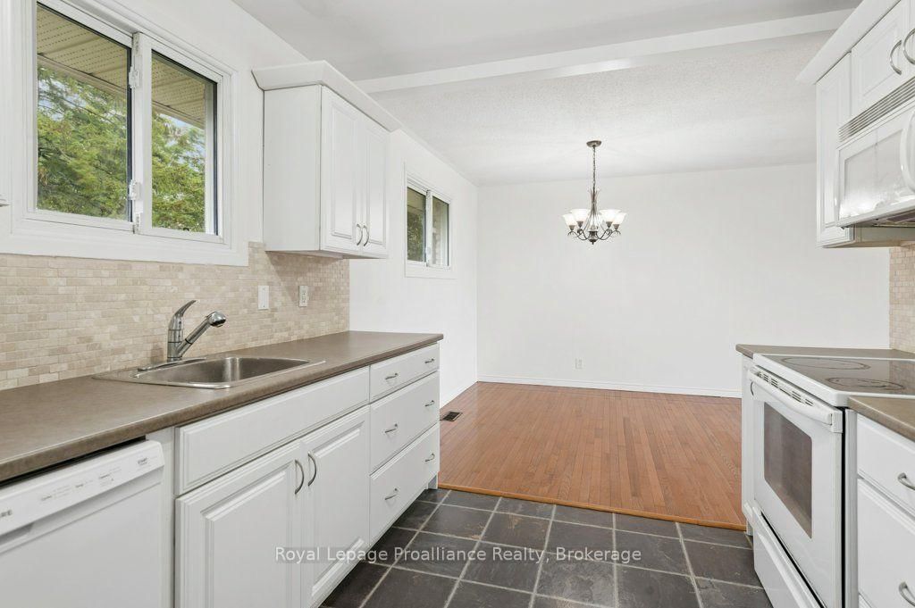 8 Panter Circle • Belleville, ON photo 9