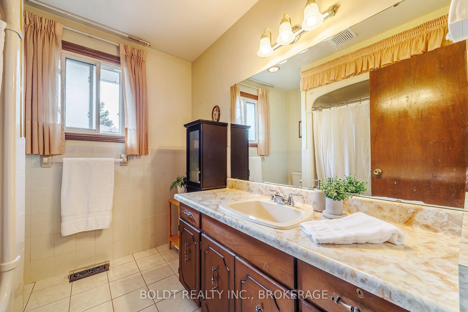 17 Chatham Road • St. Catharines, ON photo 14