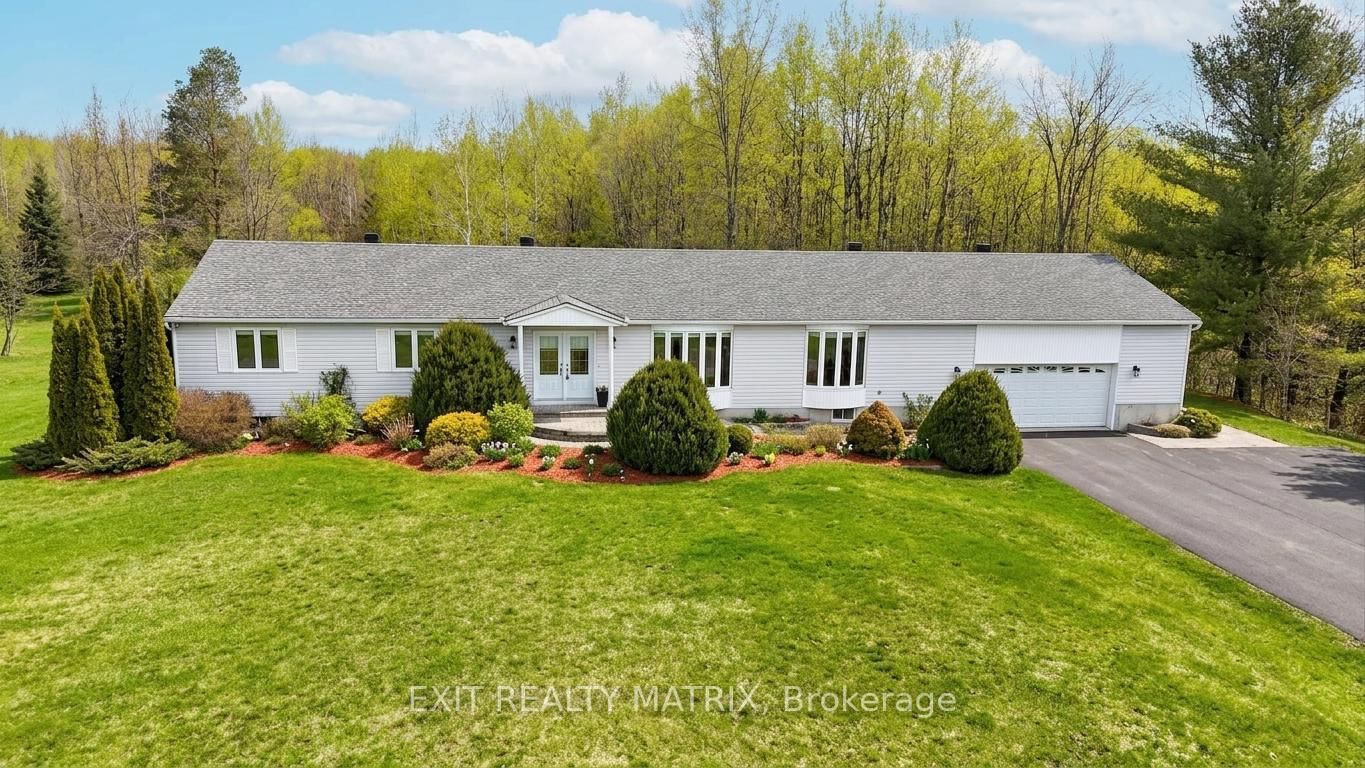 8329 Rodney Farm Drive • Metcalfe, ON photo 1