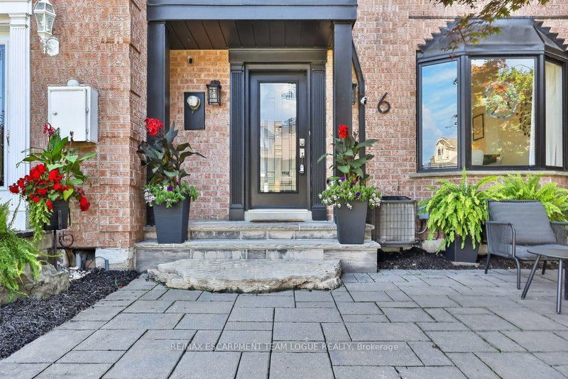 6 Harbour Drive
