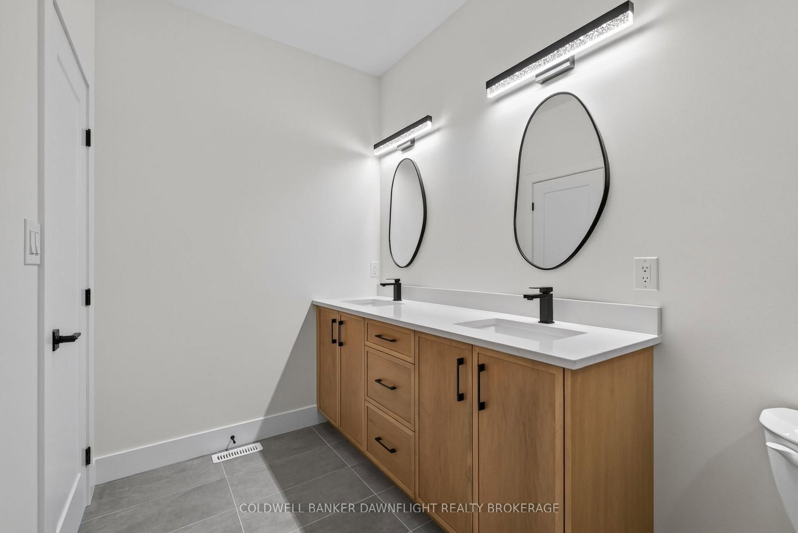 119 James Street • North Middlesex, ON photo 19