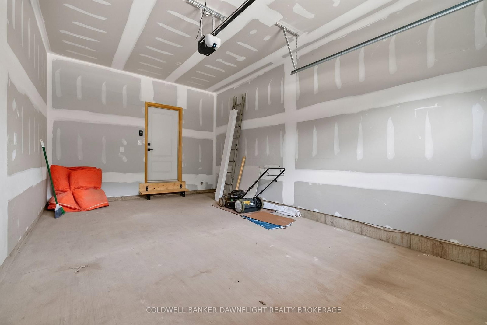 119 James Street • North Middlesex, ON photo 31