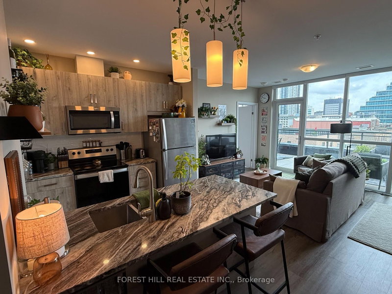 602 - 60 Charles Street W