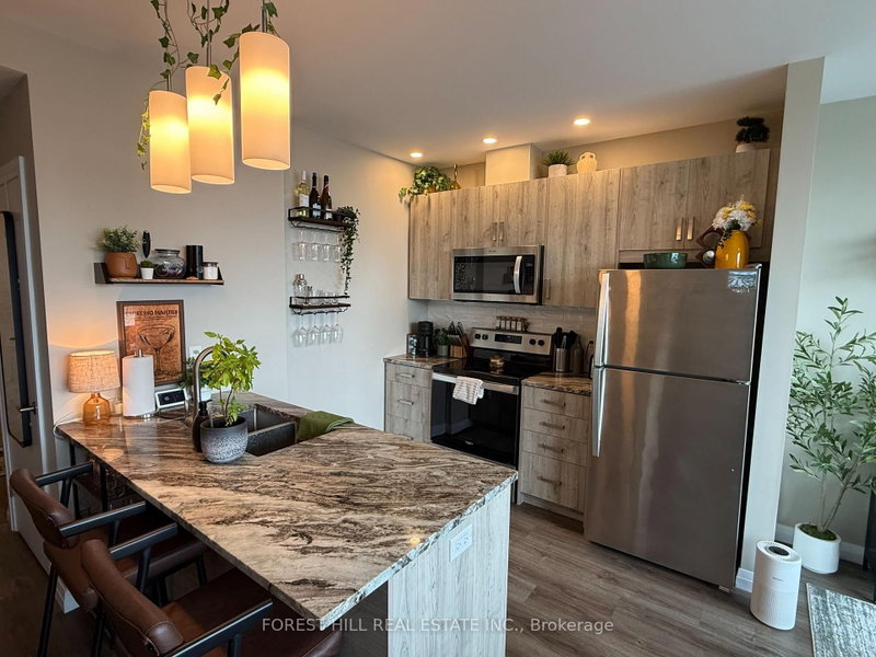 602 - 60 Charles Street W