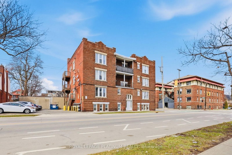 9 - 120 Sherman Avenue S