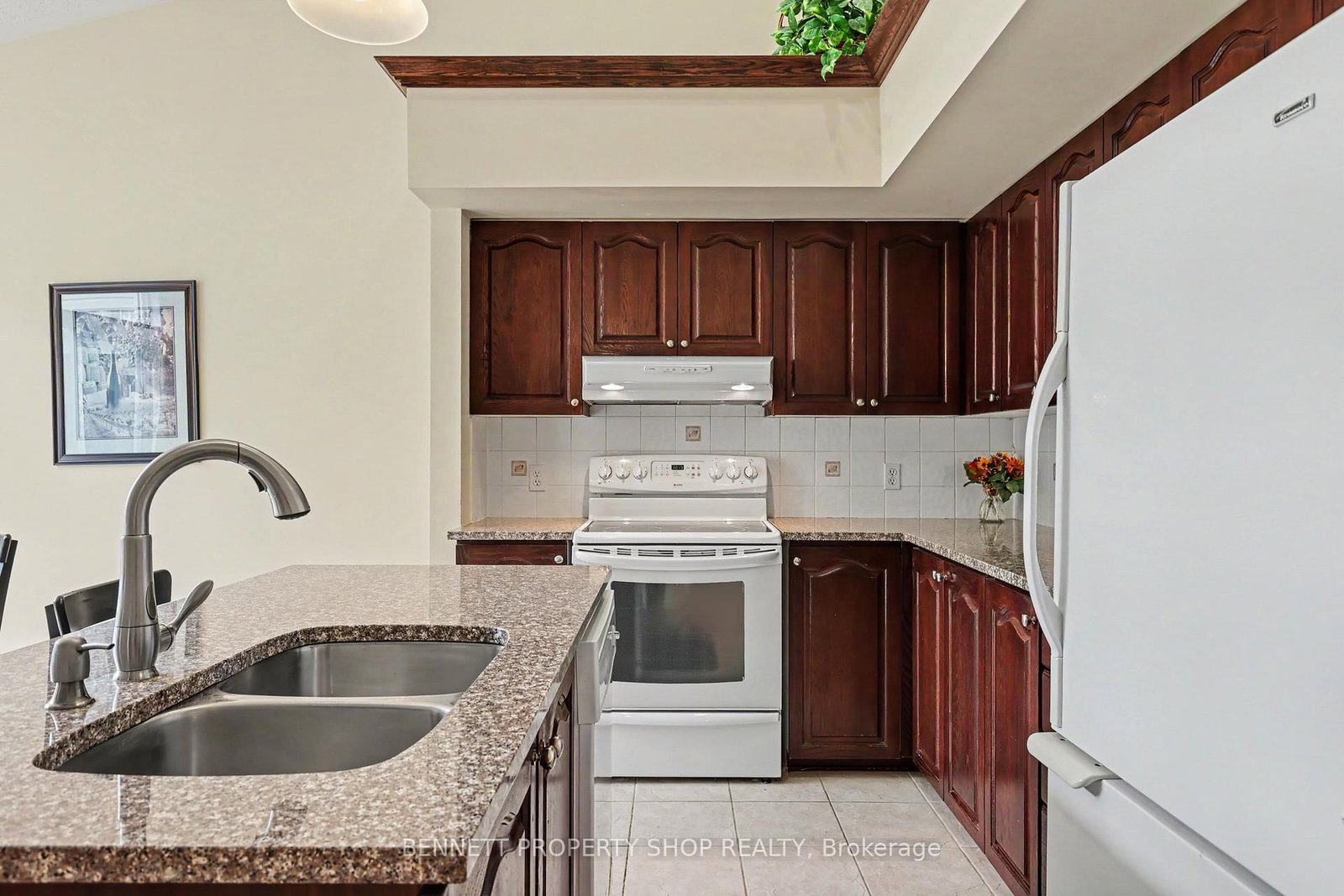 4 Burnstead Crescent • Ottawa, ON photo 4