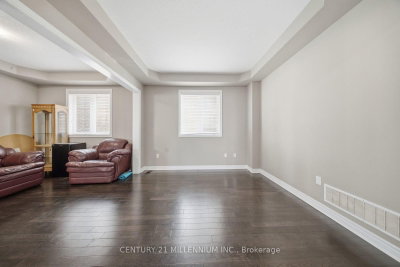 1153 Upper Thames Drive • Woodstock, ON photo 9