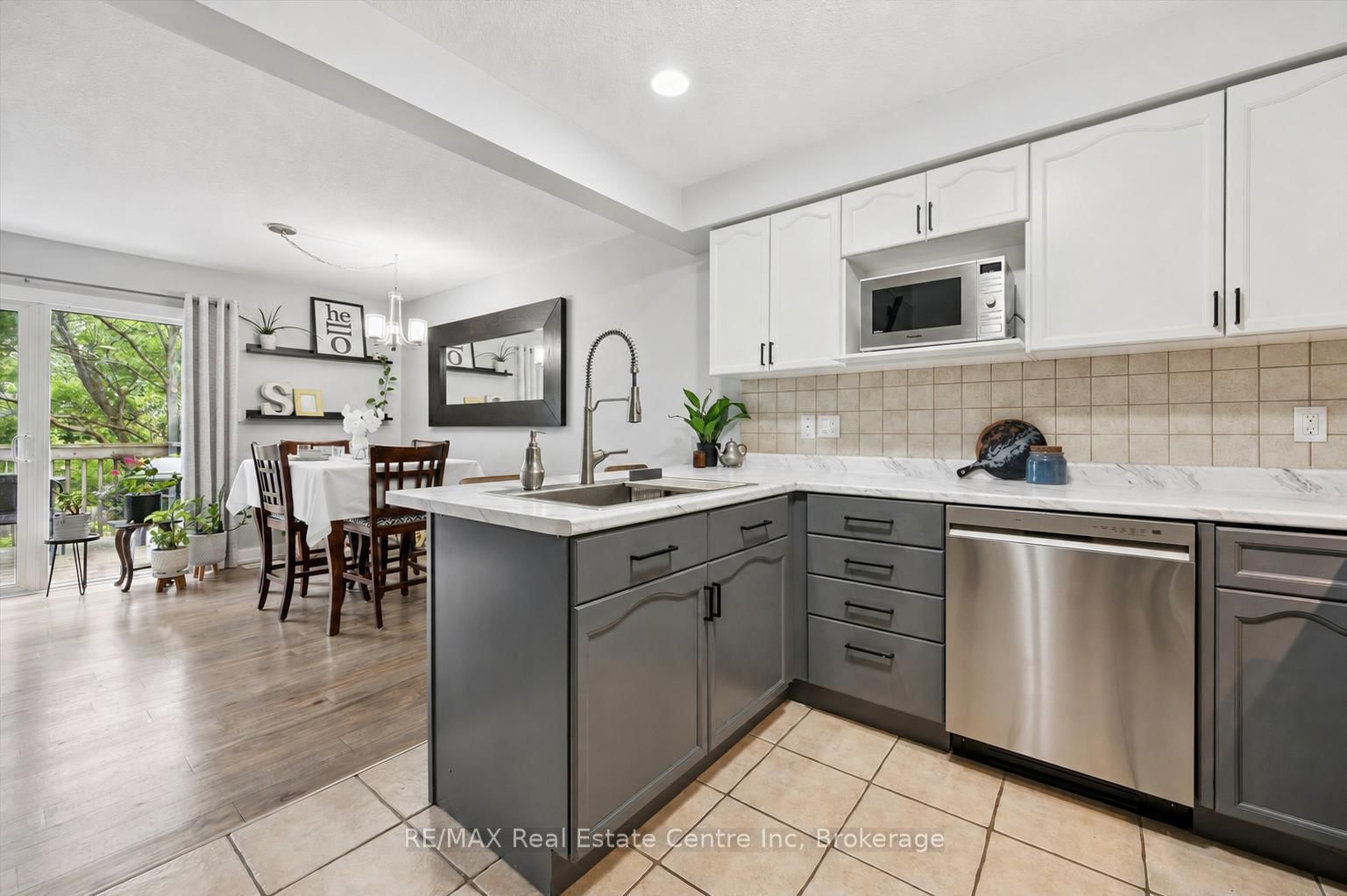 31 SCHRODER Crescent • #21 • Guelph, ON photo 8