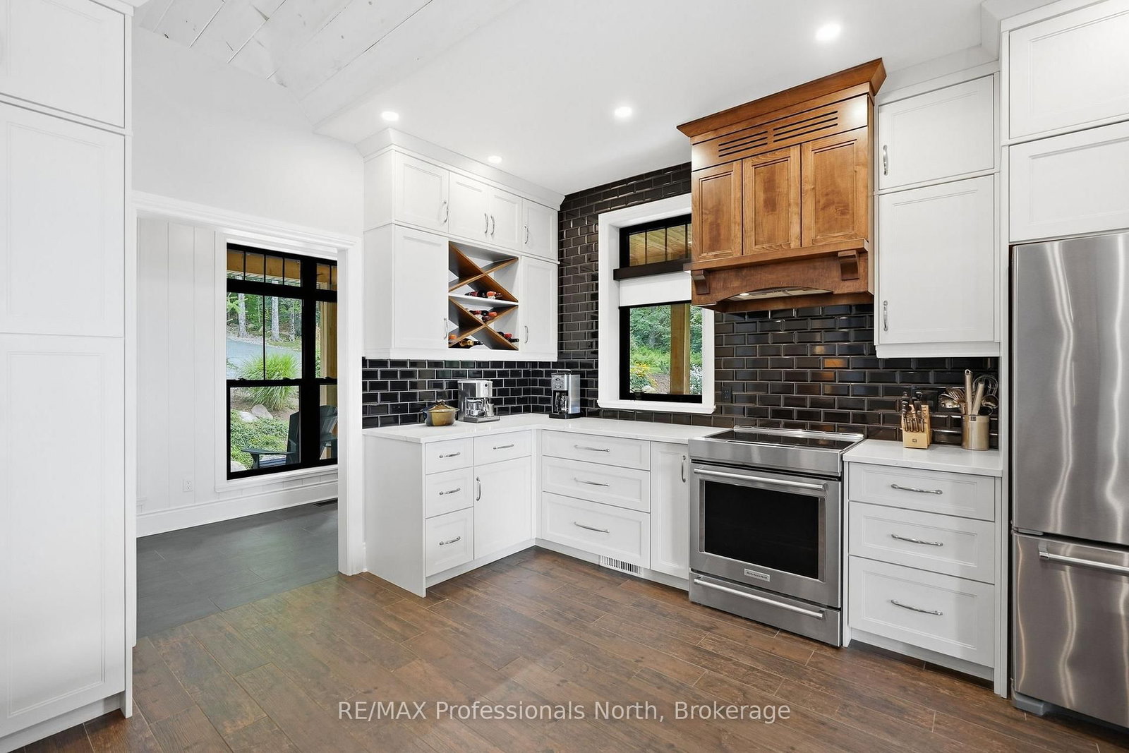 1126A S Lake Bernard Road • Strong, ON photo 9