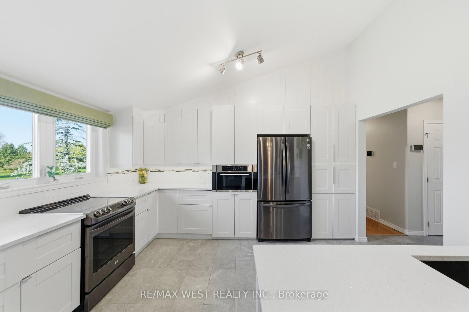 2776 Dalewood Court • Hamilton Township, ON photo 4