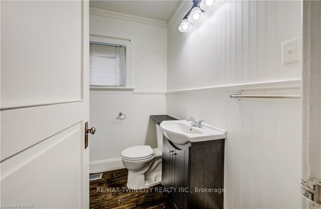 698 King Street W • Kitchener, ON photo 14