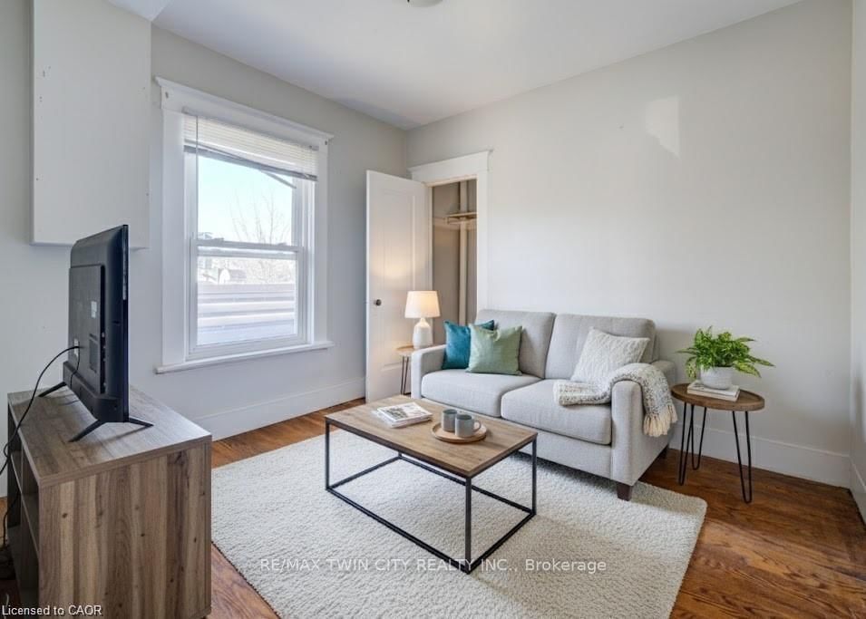 698 King Street W • Kitchener, ON photo 18