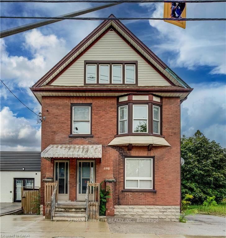698 King Street W