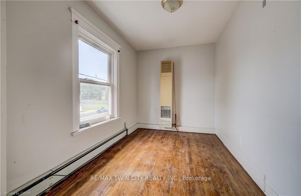 698 King Street W • Kitchener, ON photo 24