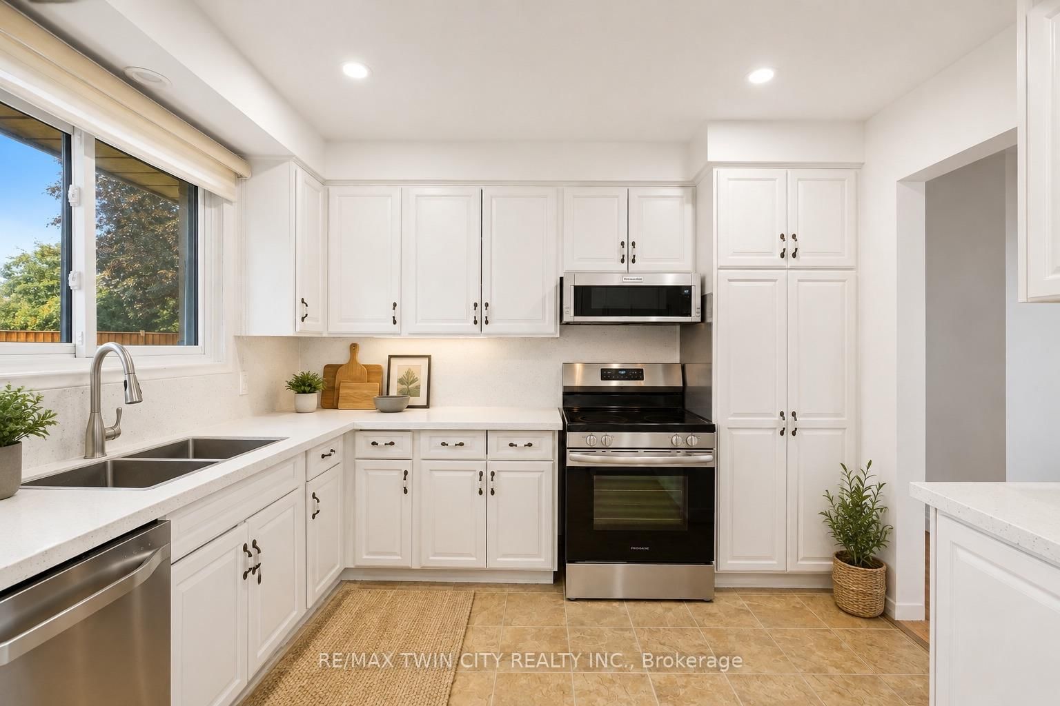 MAIN-58 Tupper Cres, Kitchener, view 10