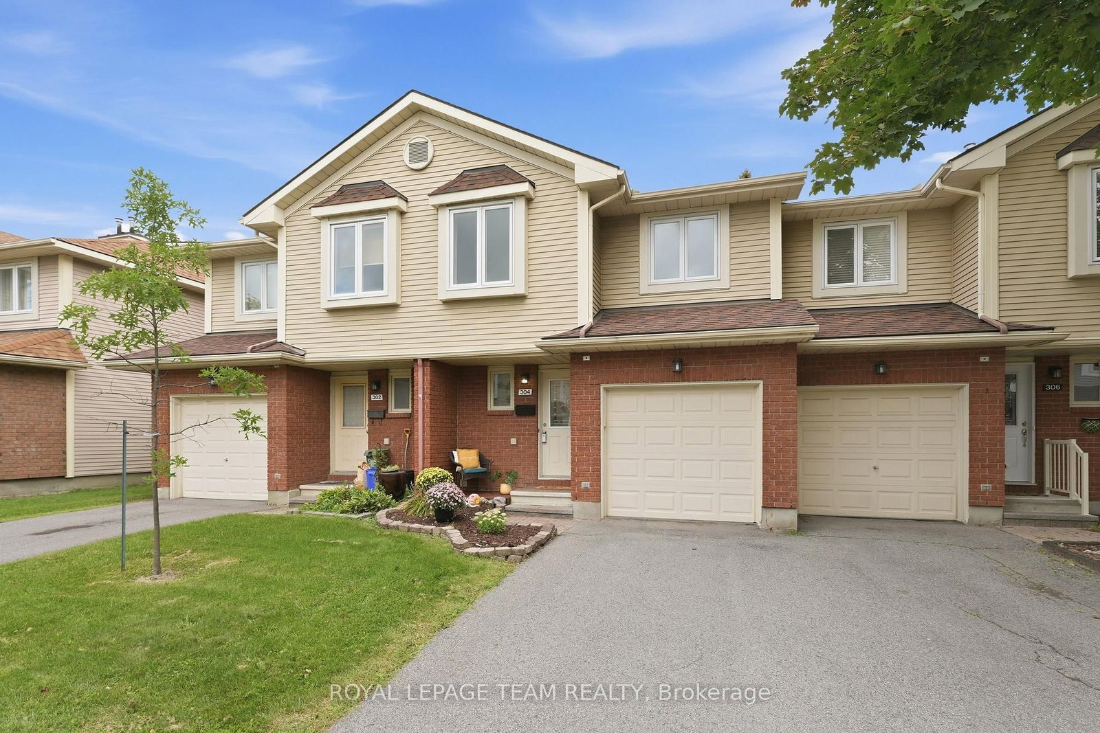 Townhouse for sale at 304 Valade Crescent, Orleans, Ontario, K4A 2X3 - Fallingbrook/Pineridge - MLS: X13712110