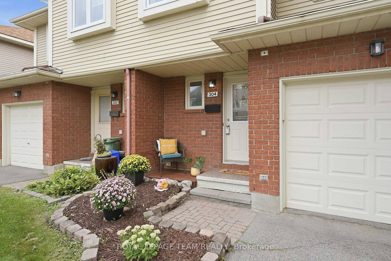 304 Valade Crescent • Orleans, ON photo 3
