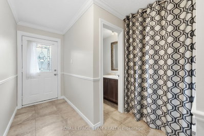 304 Valade Crescent • Orleans, ON photo 4
