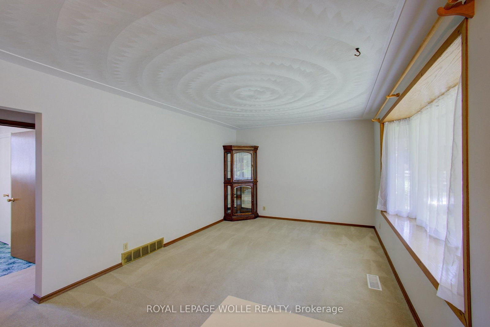 52 Queenston Crescent • Kitchener, ON photo 5