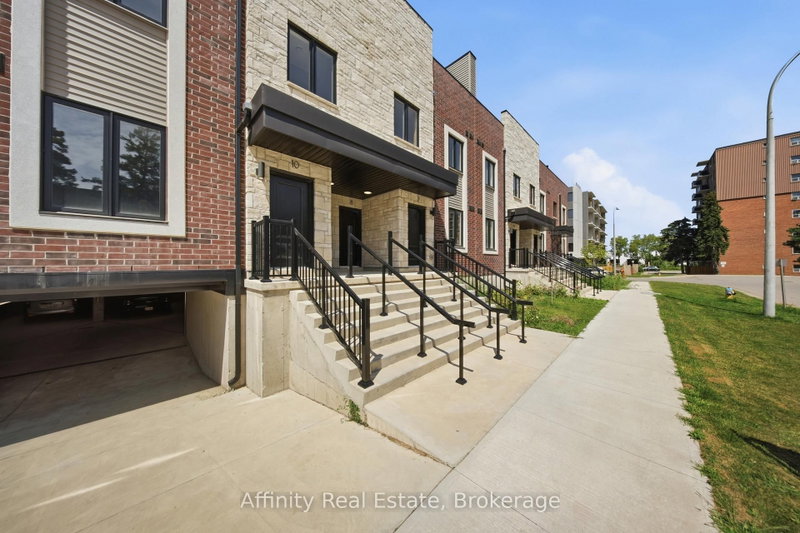 10 - 2 Slessor Boulevard
